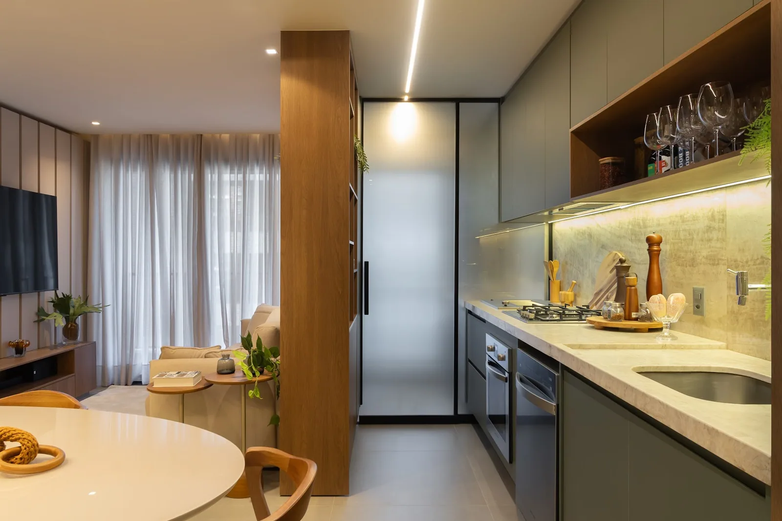 Cozinha integrada do apartamento decorado